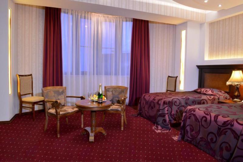 Spa Hotel Grace Forum Ereván Habitación foto